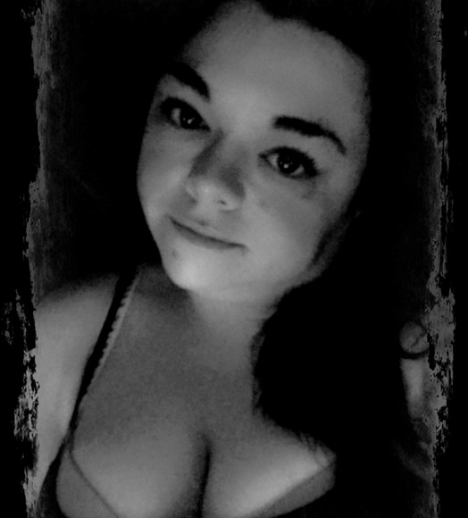 Meet your Posher, Tricia - Picture 2 of 4